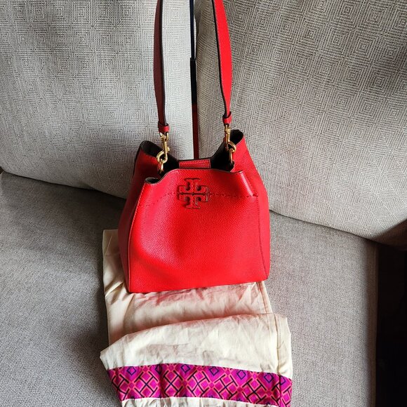 Like New!  Tory Burch red McGraw bucket bag with shoulder strap and dust bag - Picture 2 of 12